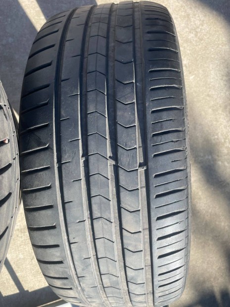 Elad� haszn�lt ny�ri gumi Vredestein Ultrac Satin 225/40 R18
