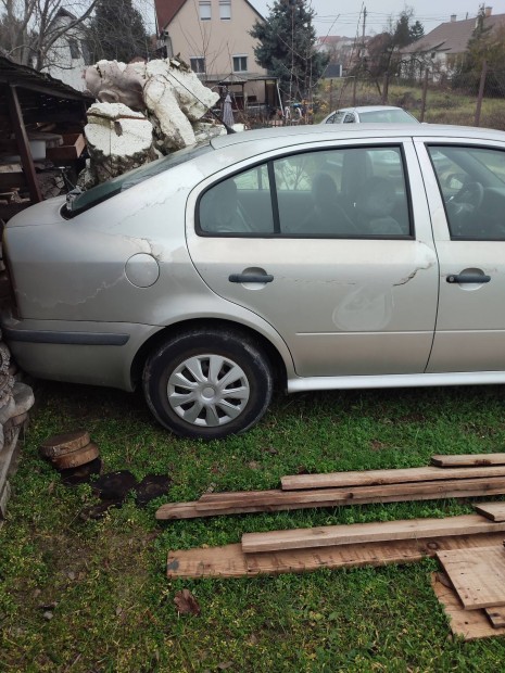 Elad� haszn�lt szem�lyg�pkocsi 