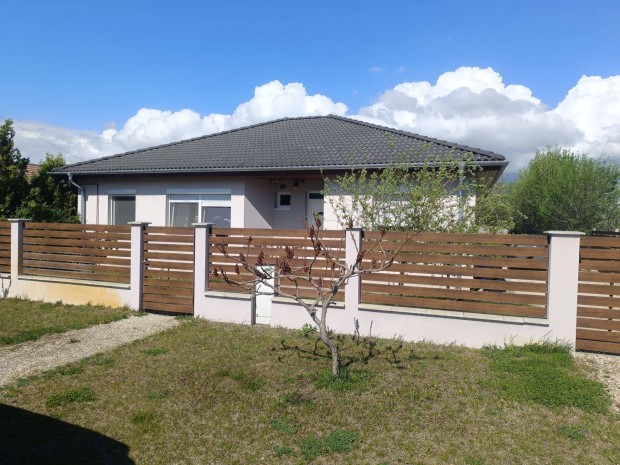 Elad� h�z �gasegyh�za