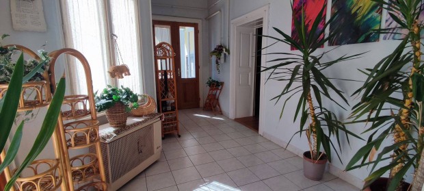 Elad� h�z B�k�scsaba Dr Becsey O. utc�ban