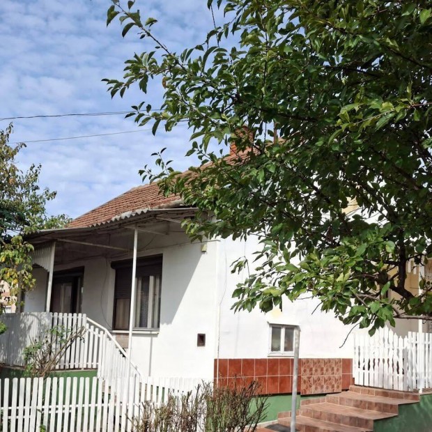 Elad� h�z Beretty��jfaluban