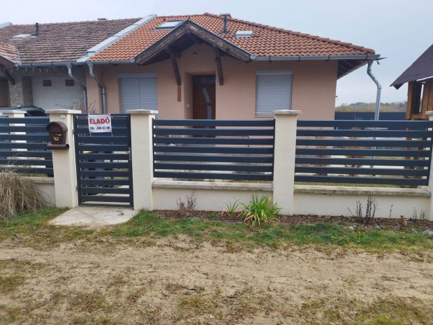 Eladó ház Hajdúsámson