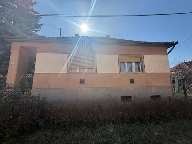 Elad� h�z Hatvanban