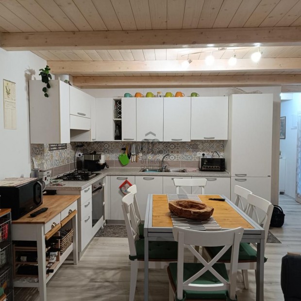 Elad� h�z Homokkom�rom