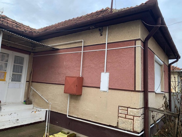 Elad� h�z Hossz�p�lyiban