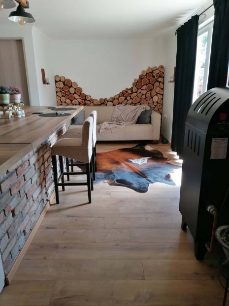 Elad� h�z Kisn�na