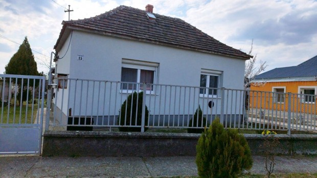 Elad� h�z Kom�romban