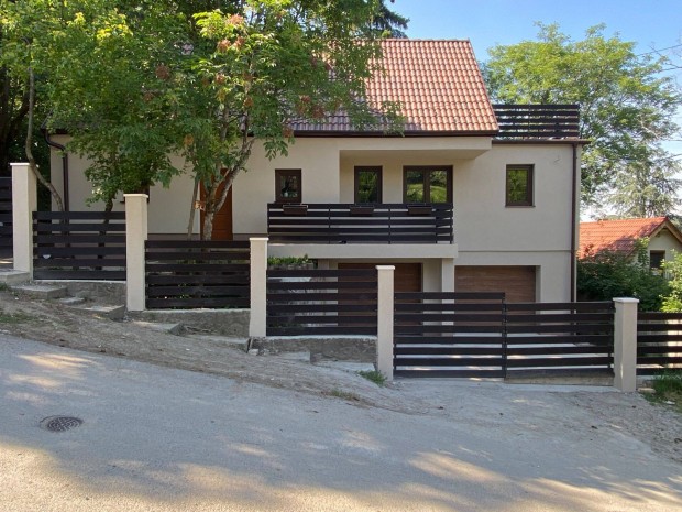 Elad� h�z Le�nyfalun