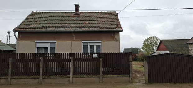 Elad� h�z Monostorp�lyiban