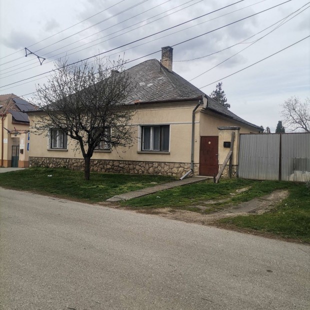 Elad� h�z Mosonszentmikl�son