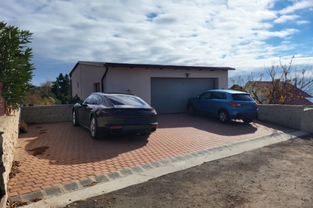 Elad� h�z P�cs - Mecsekoldal