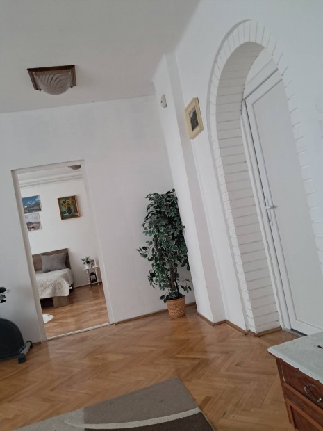 Elad� h�z Pest G�d�ll� Telekter�let192nm Alapter�let 180nm szobasz�m 5