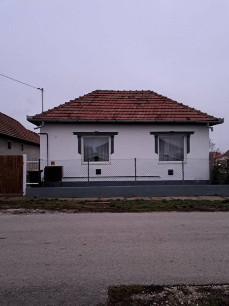 Elad� h�z Polg�r