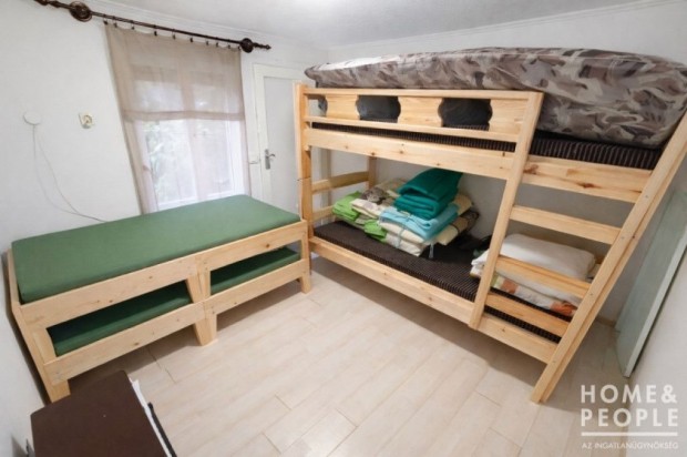 Elad� h�z Pusztaszeren!