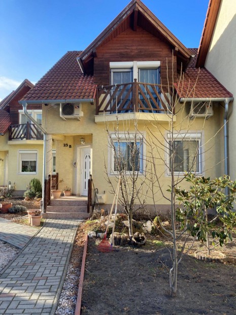 Elad� h�z Sz�kesfeh�rv�r