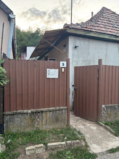 Elad� h�z Szerencsen!