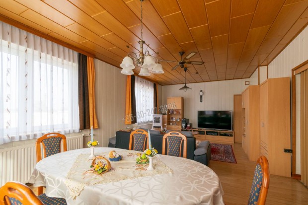 Elad� h�z, Arak Arak, 89500000 Ft, 140 nm