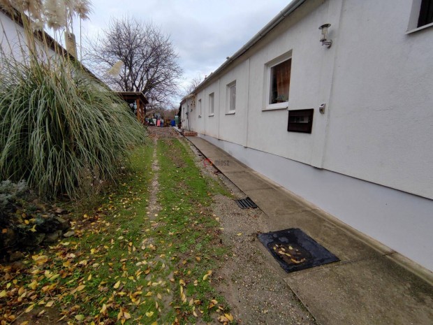 Elad� h�z, B�r B�r, 35000000 Ft, 152 nm 983_sri