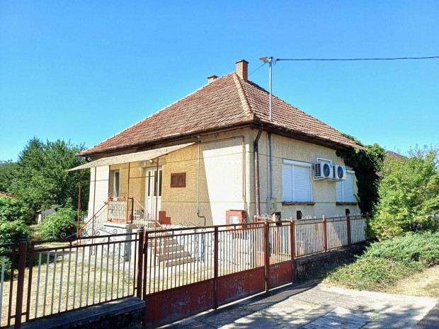 Elad� h�z, Cered Cered, Kossuth Lajos utca, 26900000 Ft, 63 nm 184_kir