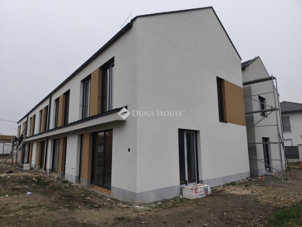 Elad� h�z, Dunaharaszti