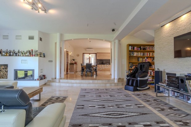 Elad� h�z, �rd Parkv�ros, 395000000 Ft, 319 nm 107_mev