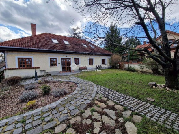 Eladó ház, Esztergom