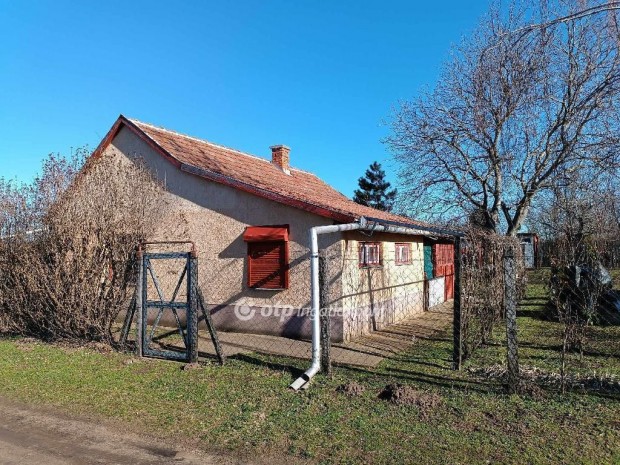 Eladó ház, Hajdúböszörményben, külterületen zártkertben!