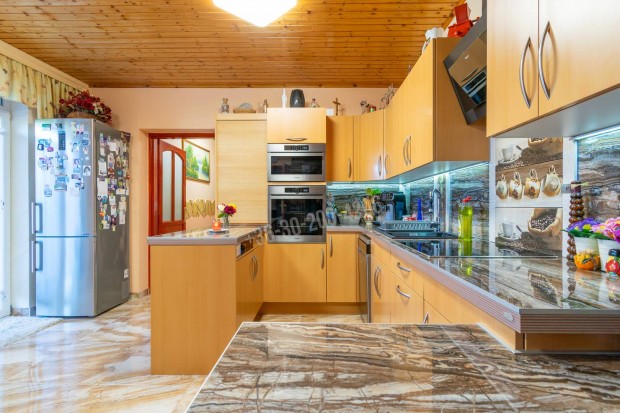 Elad� h�z, K�rolyh�za K�rolyh�za, 110000000 Ft, 173 nm