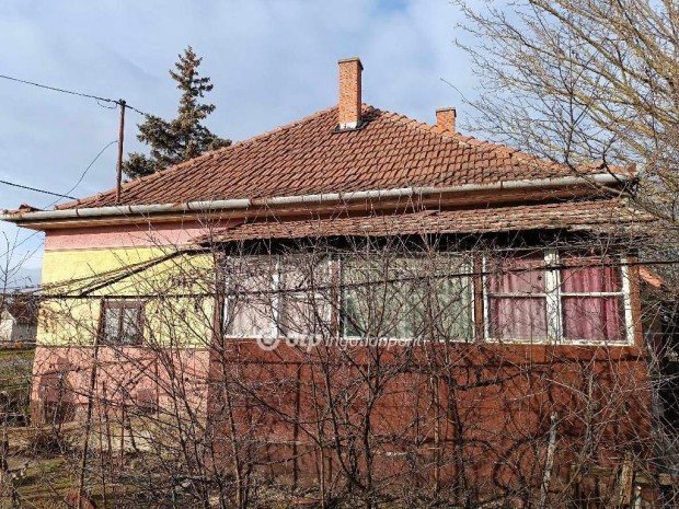 Eladó ház, Komádiban