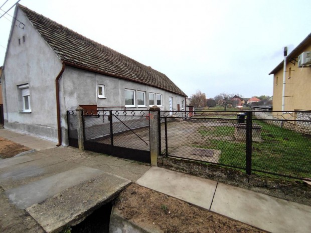 Elad� h�z, L�nycs�k L�nycs�k, 28000000 Ft, 93 nm 986_sri