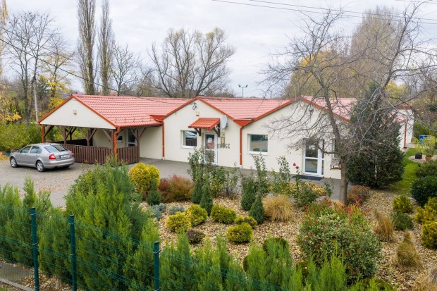 Elad� h�z, Lovasber�ny, 119900000 Ft, 306 nm 160_rd