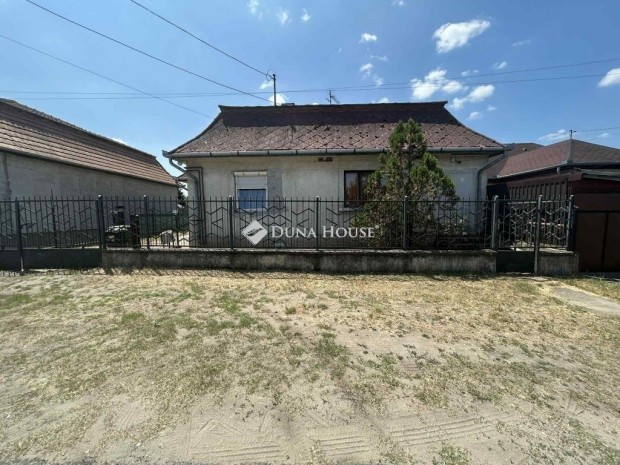 Eladó ház, Monorierdő