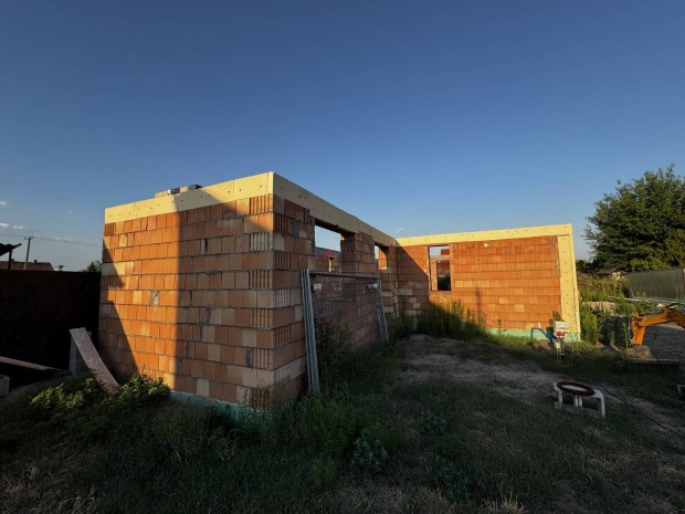 Elad� h�z, M�rahalom M�rahalom, 84000000 Ft, 106 nm 53_fwh