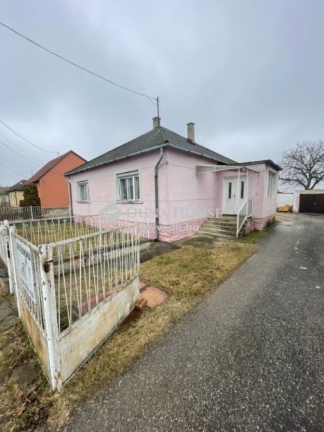 Eladó ház, Nagyszentjános