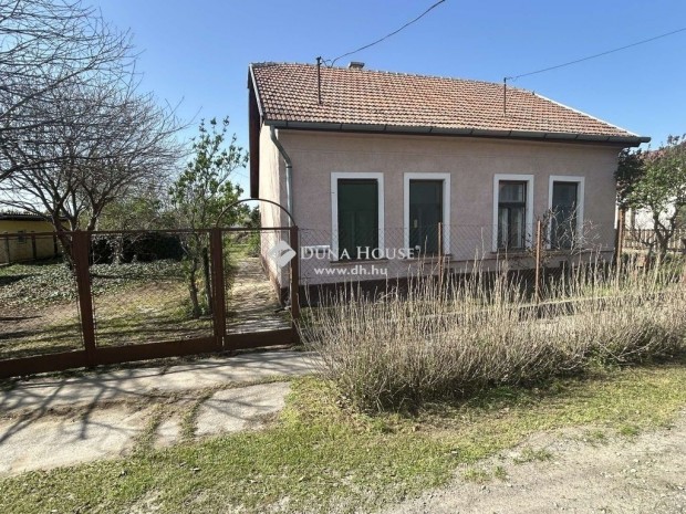 Eladó ház, Nyáregyháza