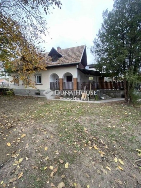 Eladó ház, Nyárlőrinc