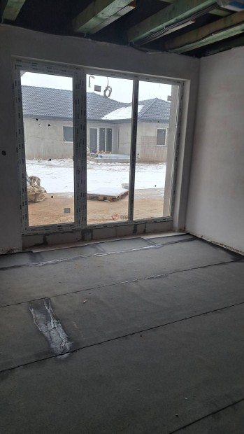 Elad� h�z, Ny�regyh�za Orosi �t �vezete, 99900000 Ft, 108 nm 801_ahi