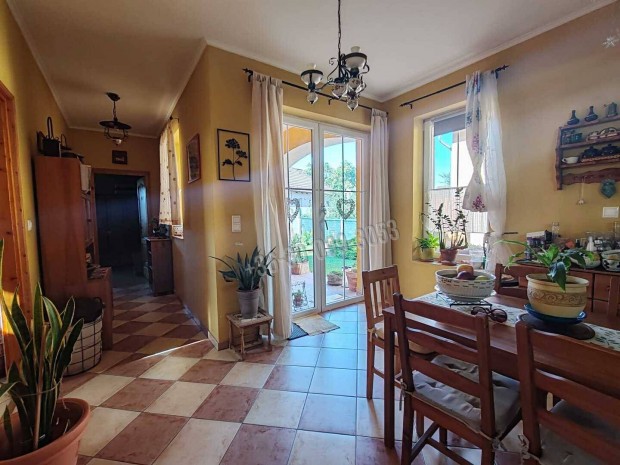 Elad� h�z, Rajka Rajka, Pet�fi S�ndor utca , 105000000 Ft, 105 nm