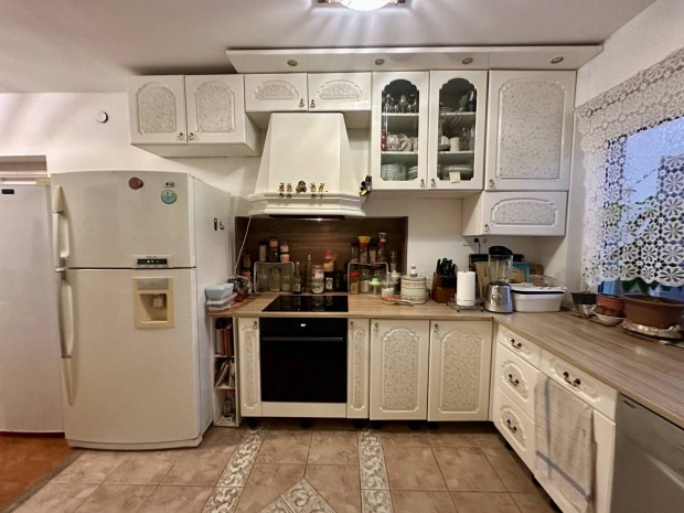 Elad� h�z, Sz�kesfeh�rv�r Maroshegy, 130000000 Ft, 380 nm 183_rd