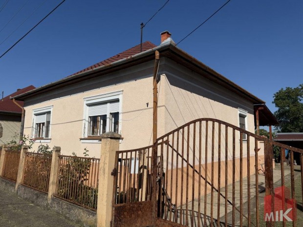 Elad� h�z - B�nr�ve