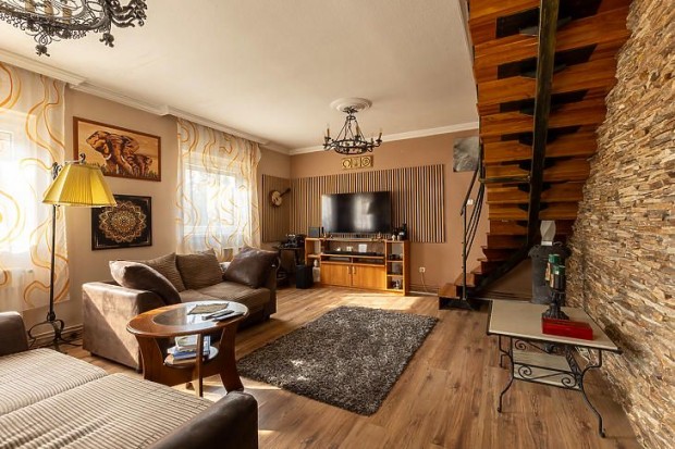 Elad� h�z - Budapest XXI. ker�let, Csepel-Kir�lyerd�