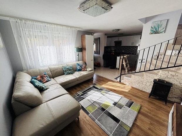 Elad� h�z - F�t