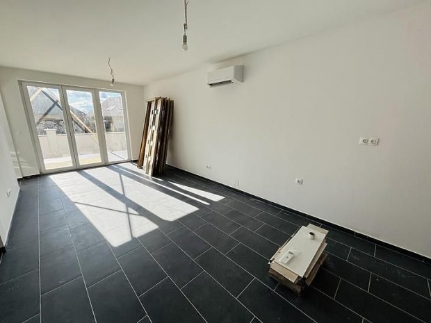 Elad� h�z - F�t