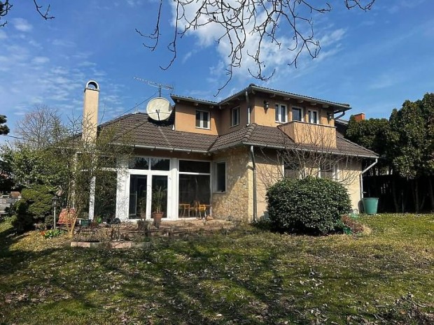 Elad� h�z - G�d�ll�