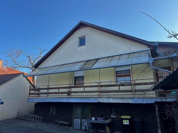 Elad� h�z - G�d�ll�