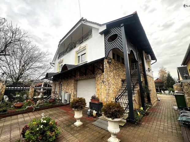 Elad� h�z - G�d�ll�