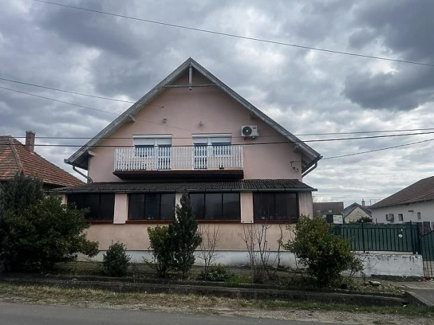 Elad� h�z - G�d�ll�