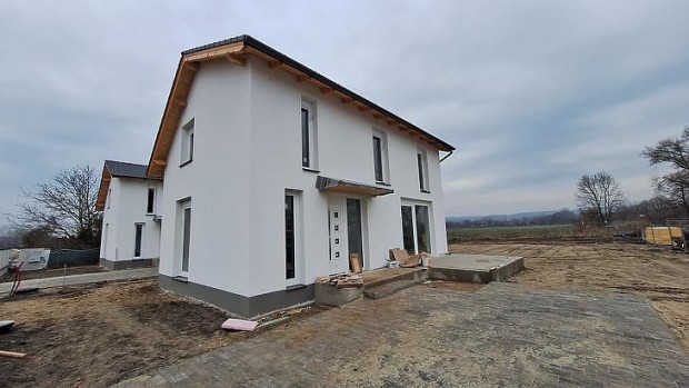 Elad� h�z - Sz�d