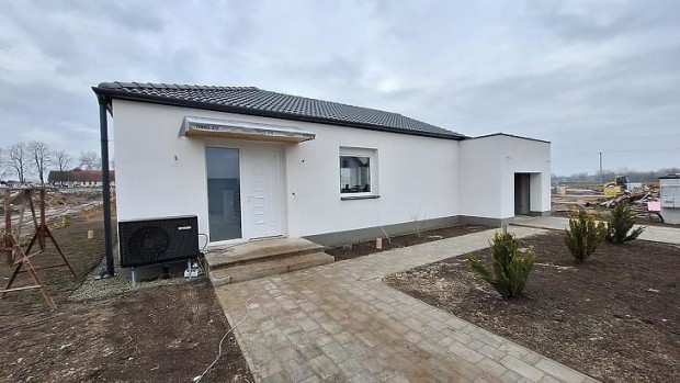 Elad� h�z - Sz�d