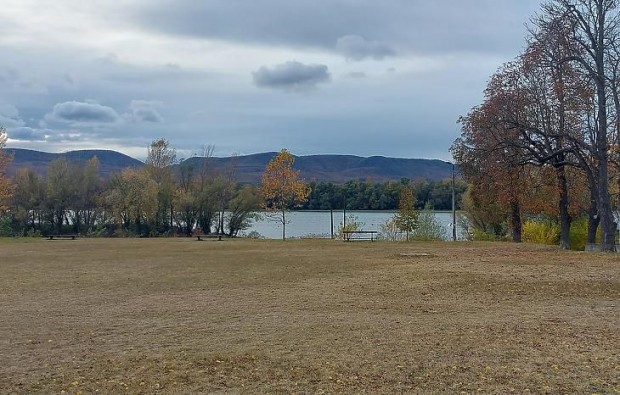 Elad� h�z - Sz�dliget